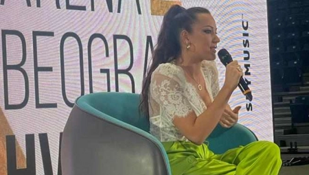 ALEKSANDRA PRIJOVIĆ SE RASPLAKALA, PA NAJAVILA JOŠ JEDNU ARENU Pevačica progovorila o albumu i karijeri!