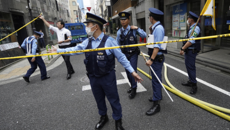 PUCNJAVA U BOLNICI Napadač ranio ljude u Japanu, motociklom pobegao u poštu i uzeo taoce