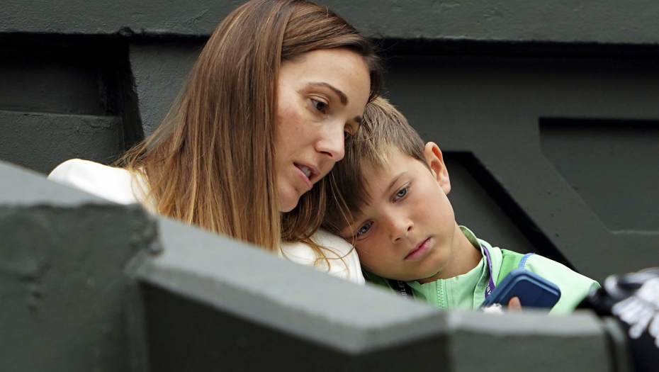 ŠTA TO RADE ĐOKOVIĆI? Novak uposlio Jelenu, evo šta je novi zadatak Noletovoj supruzi (FOTO)