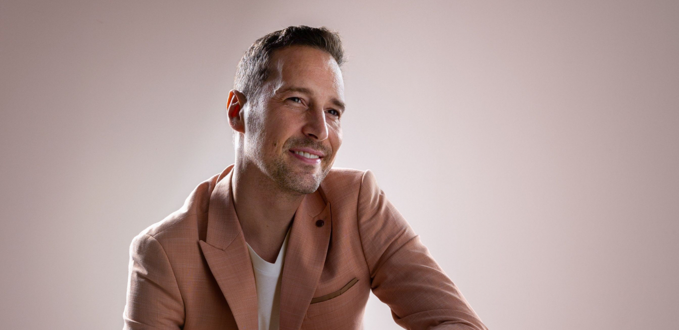 OVO JE ŽENA ZA KOJOM PATI PEĐA BLIZANAC Izgleda kao bomba, a ima troje dece, pevač se nada pomirenju