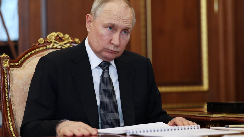 UMRO PUTINOV GENERAL Rusija u suzama