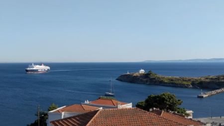 BESNE POŽARI NA SLAVNOM GRČKOM OSTRVU Evakuisano 300 ljudi, u pomoć stigli slovački vatrogasci