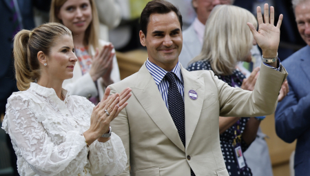 SVE JE STALO KADA SE ON POJAVIO Rodžer Federer dočekan aplauzima na Vimbldonu, održao i emotivan govor (VIDEO)
