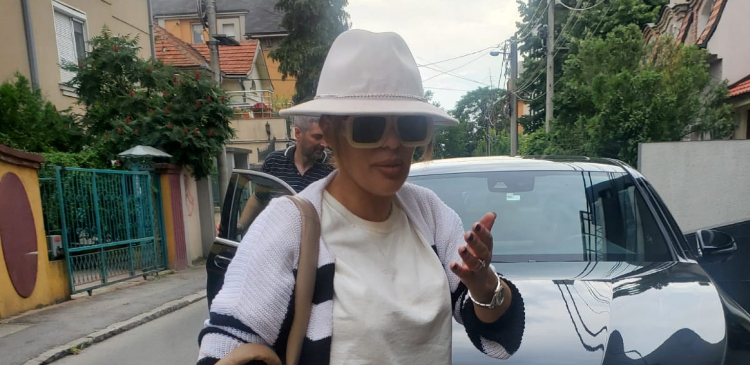 ANA NIKOLIĆ SE SELI U DONJU MUTNICU! Pevačica traži spas u alternativnoj medicini: "Završiću u Lazi"