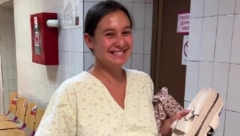 SLIKE ADRIANE KADAR SA BEBOM RAZNEŽILE ČITAVU JAVNOST! Influenserka pratiocima poželela dobro jutro dok u naručju drži Doroteu (FOTO)