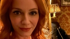 GLUMICA KRISTINA HENDRIKS JE SINONIM ZA GLAMUR Crna, pripijena haljina savršeno je istakla njene obline