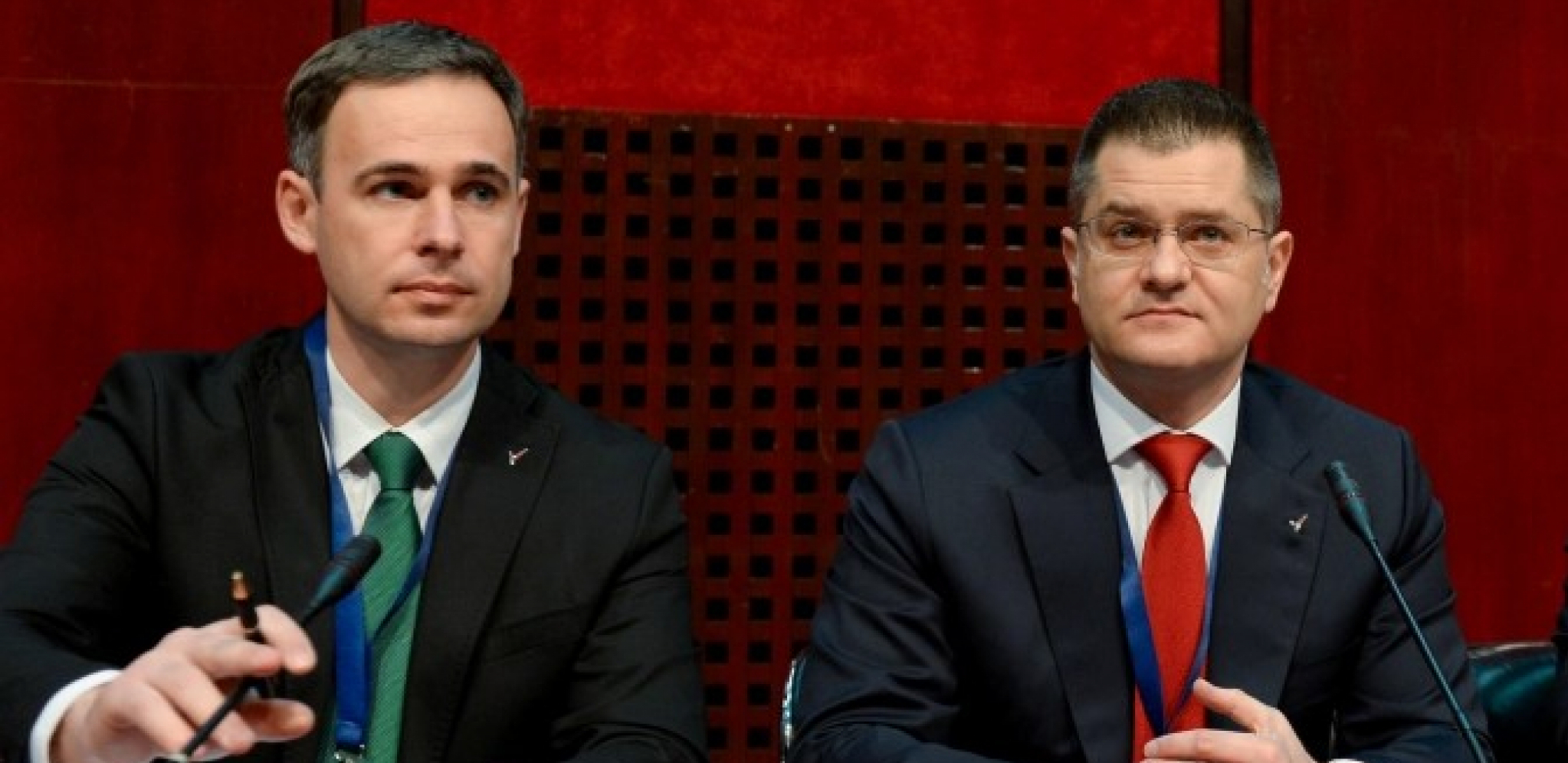 BEOGRADSKI ODBORI UZ VUKA, A NOVOSADSKI UZ MIKIJA! Nastavlja se opšti rat u Narodnoj stranci