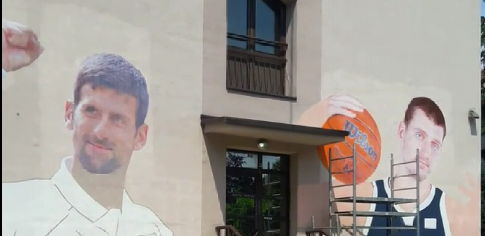 KOLIKO JE OVO MOĆNO Završeni murali Jokiću i Đokoviću, biće ogromna motivacija studentima (VIDEO)