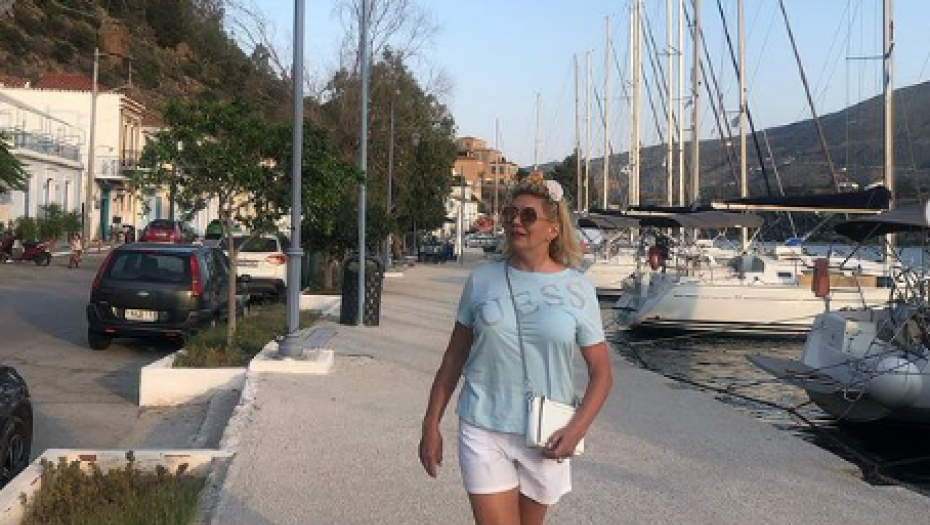 ZBOG INTIMNIH SNIMAKA UMALO OSTALA BEZ POSLA Voditeljka (67) prošla kroz pakao
