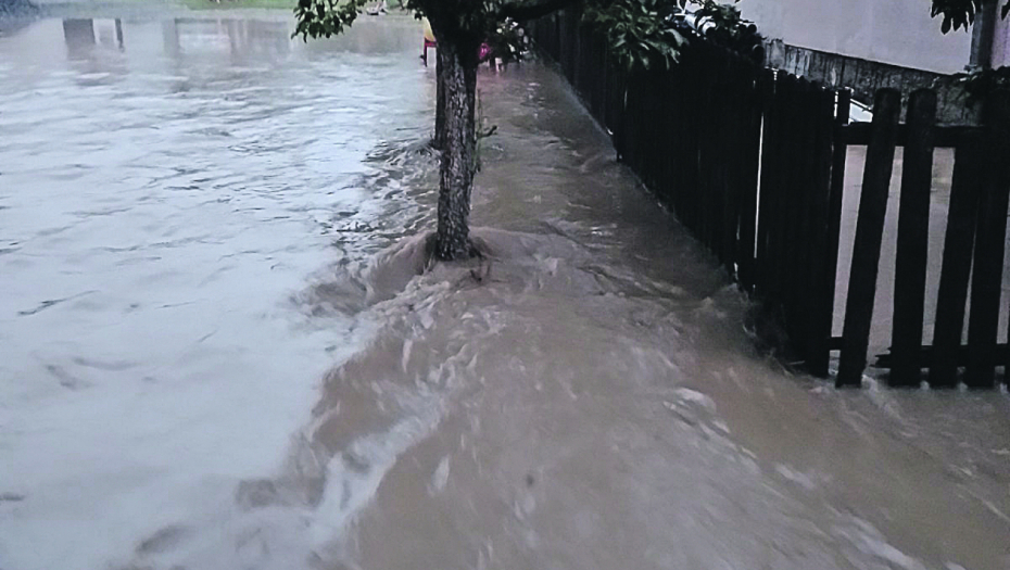 EVO DA LI ĆE I NOĆAS PADATI KIŠA Ciklon potopio deo Srbije, palo kiše koliko inače za dva meseca