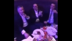 „A ja krijem suze svoje, ja ih krijem one padaju“ Milo snimljen kako se uz tompus i narodnjake veseli u kafani(VIDEO)