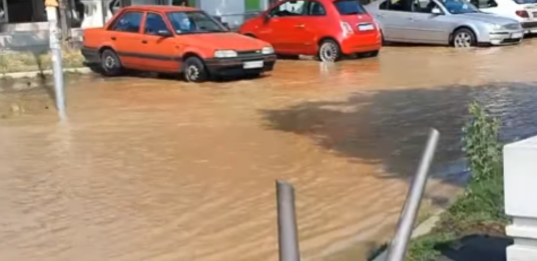 POTOP NA VIDIKOVCU Voda na sve strane, vozila se jedva kreću (VIDEO)