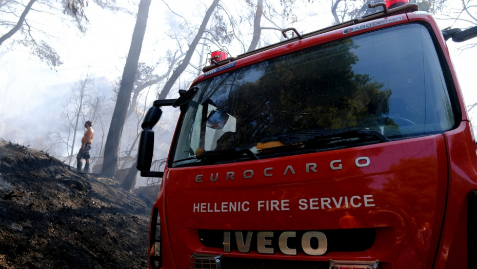 POŽAR NA LEZBOSU  Požar gasi više od 20 vatrogasaca