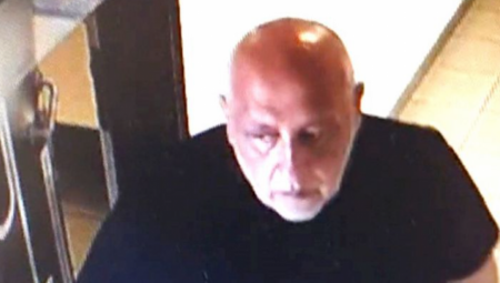 AKO VIDITE ČOVEKA SA SLIKE ODMAH ZOVITE POLICIJU Počinio je više krivičnih dela u Novom Sadu