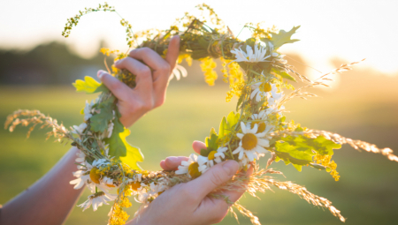 DANAS JE IVANJDAN - JEDNO OD 3 SVETA "ROŽDESTVA" Veruje se da će sunce igrati na nebu, a da žene koje žele potomstvo moraju ispoštovati ovaj običaj