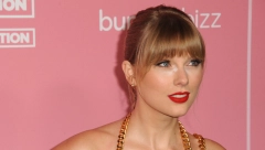 HIT LETNJE SANDALE KOJE PREKRIVAJU STOPALO, A TAKO SU ŠIK Tejlor Svift ih obožava, lako se kombinuju uz bilo koji stajing