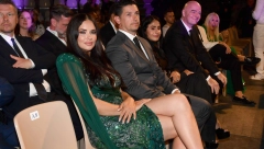 ADRIJANA LIMA NIKAD LEPŠE NIJE IZGLEDALA Zelena haljina istakla njenu figuru, a svi su gledali u ovaj detalj