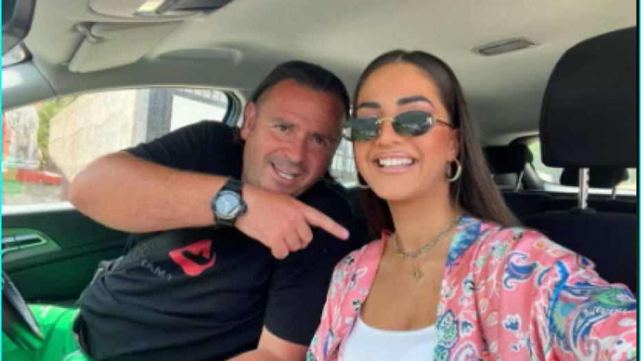 I ANĐELA ĐURIČIĆ POSTAJE PEVAČICA Snimila prvu pesmu i nada se letnjem hitu