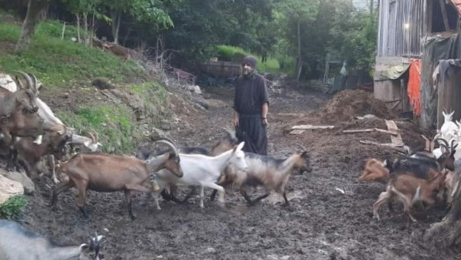SPC UPOZORAVA NA LAŽNOG MONAHA Iznuđuje pare za izgradnju manastira, lažno se predstavlja i obmanjuje narod, a evo šta on kaže