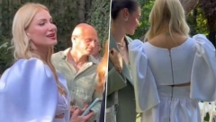 MLADOŽENJINA DRUGARICA DOŠLA NA SVADBU U STAJLINGU KOJI JE SVE RAZBESNEO Nije se znalo ko je mlada na tom venčanju