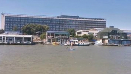 DANAS JE ON U CENTRU PAŽNJE Svi gledaju u beogradskog surfera (VIDEO)