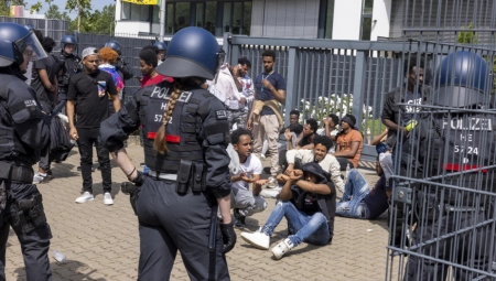 SUKOBI U NEMAČKOJ Ima povređenih, hiljade policajaca na ulici, desetine uhapšenih