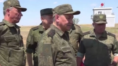 ČOVEK KOGA JE PRIGOŽIN HTEO DA SVRGNE Šojgu prvi put sa vojnicima od pobune "Vagnera" (VIDEO)