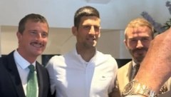 ČUVENI BER GRILS U NOVAKOVOM DRUŠTVU Pohvalio se fotografijom sa Đokovićem, pa Srbinu poslao moćnu poruku (FOTO)