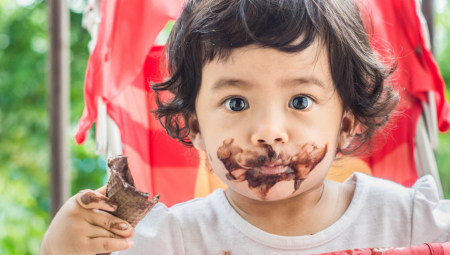 MNOGI RODITELJI SU U NEDOUMICI Da li bebe smeju da jedu sladoled?