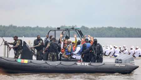 OPSADNO STANJE Oklopna vozila i duge cevi oko Mbapea, nestvarni prizori, sve podseća na pravu ratnu zonu (VIDEO)
