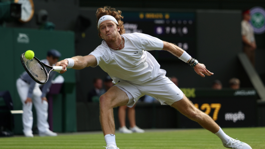 NOVINAR PROVOCIRAO RUBLJOVA Da li se stidiš što si Rus?