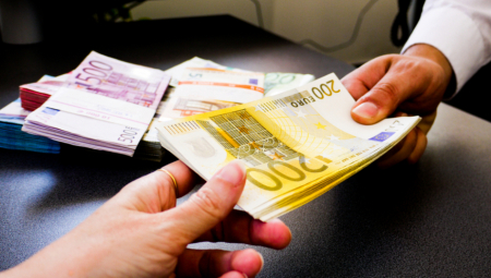 OKO 50.000 PENZIONERA DOBIJA JEDNOKRATNU POMOĆ Na račune leže i do 160 evra