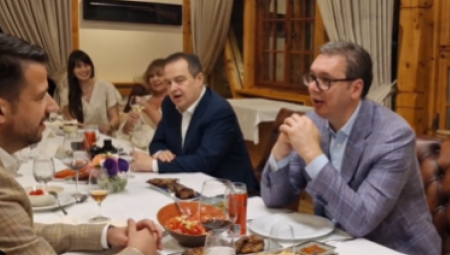 VUČIĆ OBJAVIO SNIMAK VEČERE SA MILATOVIĆEM "Lepo veče, uz pesmu, sa prijateljima" (VIDEO)