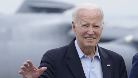 OGLASILA SE BELA KUĆA Bajden pozdravio odluku pape da sveštenici mogu da blagosiljaju istopolne parove