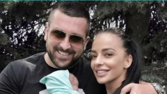 POKAZALA TRUDNIČKI STOMAK Jelena Pešić blista u drugom stanju, Mladen je ne ispušta iz zagrljaja! (FOTO)