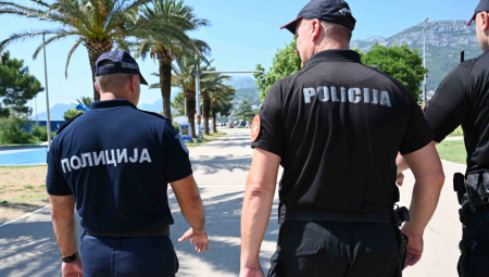 PRIŠLI AUTOMOBILU I VOZAČA KROZ PROZOR UDARALI PO GLAVI  Dva muškarca uhapšena nakon napada