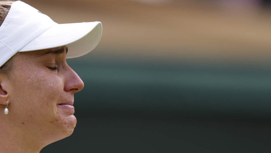 JEZIVA SCENA NA VIMBLDONU Teniserka počela da se trese, pa u suzama predala meč (VIDEO)