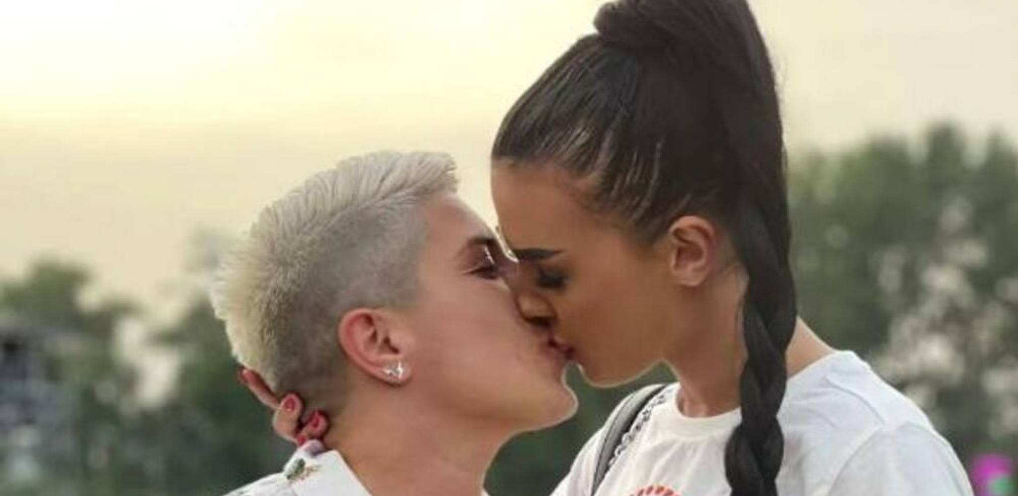 ŽENA SE SKINULA U BIKINI, A MUŽ SNIMA RAJ OKO NJIH Anita i Matora pokazale kako uživaju na medenom mesecu (FOTO)