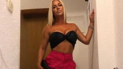 VRELA IZDANJA SELME BAJRAMI Pevačica pokazala atribute u krupnom kadru, a poza otpazadi ostavlja bez daha