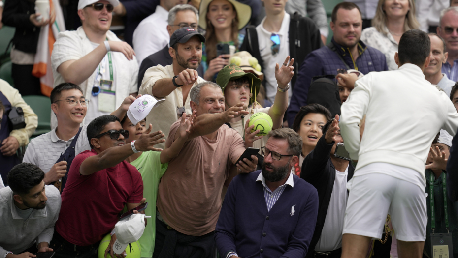 ĐOKOVIĆ PONOVO ODUŠEVIO NEPOKRETNO DETE Novak jednim gestom dirnuo sve
