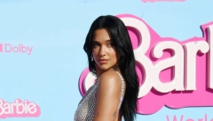 BUKVALNO JE GOLA Najomraženija Albanka u Srbiji prešla igricu, kroz mrežastu haljinu od kristala sve se vidi, ocrtavaju se samo bele tange