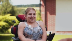DIJANA JE JEDNA OD ŠEST LJUDI NA SVETU SA OVOM DIJAGNOZOM Njene kosti su tanke i providne, a bolovi užasavajući