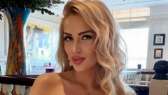LUKASOVA BIVŠA GOLA! Izlazi iz vode kao od majke rođena, vreli kadrovi ugledali svetlost dana (FOTO)