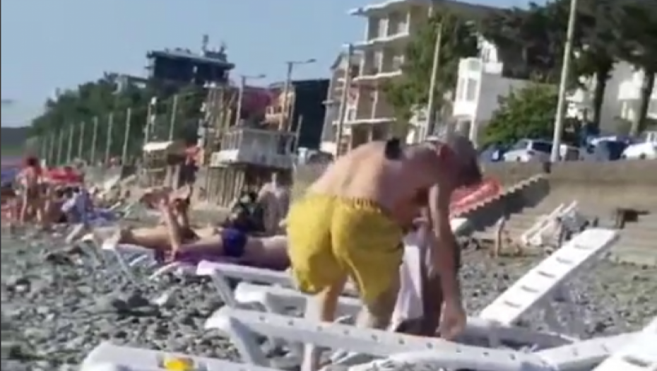 "PA GDE JE SAD NESTAO?!" Osvanuo urnebesan snimak sa letovanja - nasmejaće vas do suza (VIDEO)