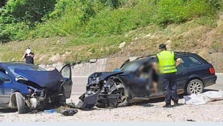 TRAGEDIJA KOD NOVE VAROŠI U sudaru "audija" i "pežoa" jedna osoba nastradala, četiri u bolnici (FOTO)