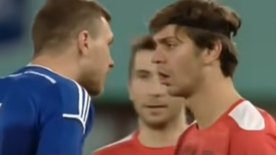 DŽEKO I DRAGOVIĆ PONOVO OČI U OČI Bosanac je ranije nasrnuo na kapitena Zvezda, a sada opet igraju jedan protiv drugog