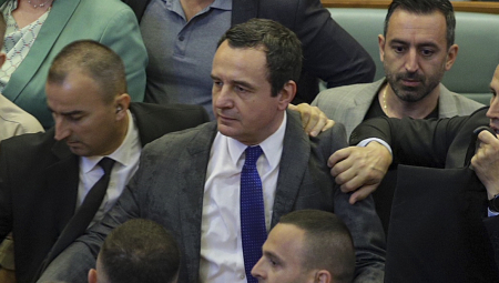 ALBANCI NAPALI KURTIJA Teške optužbe na račun lažnog premijera i njegove bande