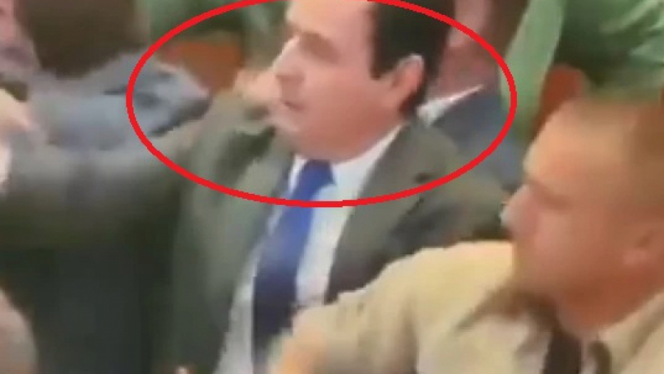 OSVANUO SNIMAK KURTIJA U KRUPNOM PLANU Vidi se da je prestravljen, nije znao šta ga je snašlo