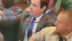 OSVANUO SNIMAK KURTIJA U KRUPNOM PLANU Vidi se da je prestravljen, nije znao šta ga je snašlo