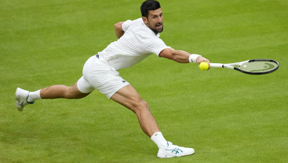 NOVAK IM JE TRN U OKU Englezi udarili na Đokovića zbog "Nadala" i ismevanja: Pobeda protiv Sinera u drugom planu